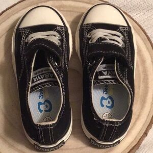 Babaya , tennis shoes, new without tag size 26 or size 10 toddlers boys